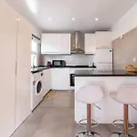 Uno By Hellovacations *