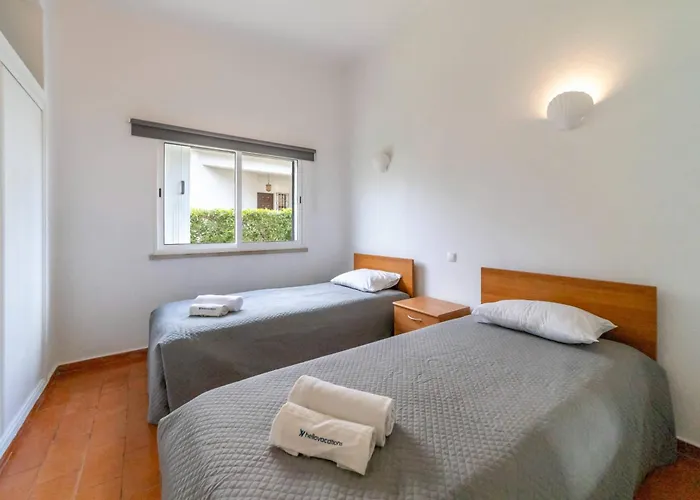 Uno By Hellovacations *